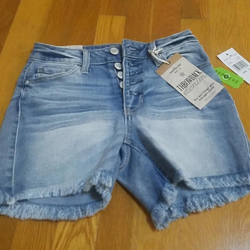 NWT Vanilla star high rise midi jean shorts